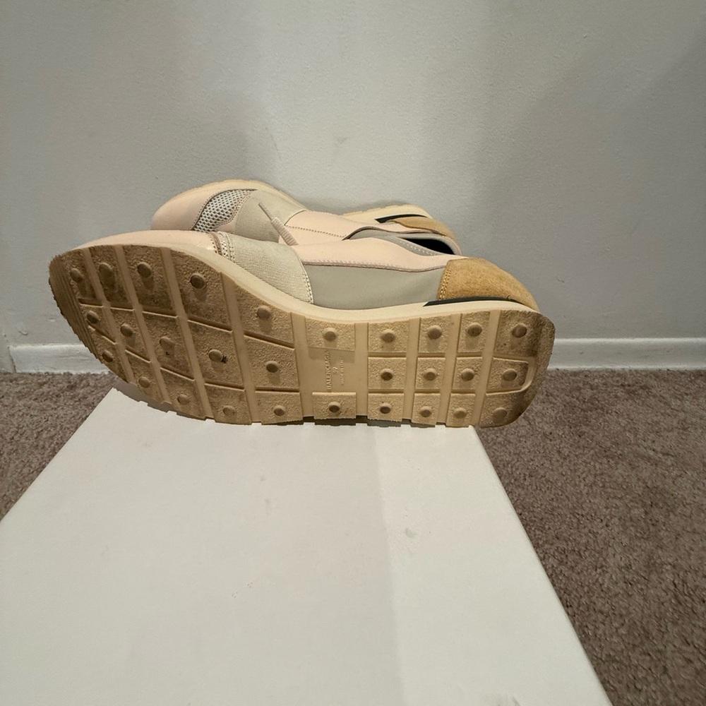 Balenciaga Women’s Cream Sneakers - Picture 8 of 8